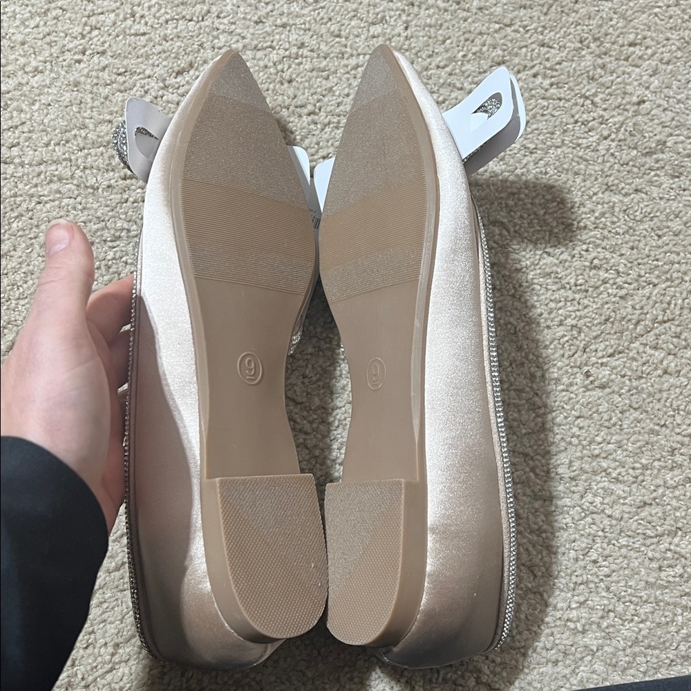 A Nee Day Beige and White Women's Flats - Picture 3 of 3